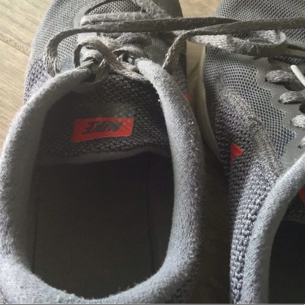 Nike boy’s gray and red color running sneakers shoes size 6Y